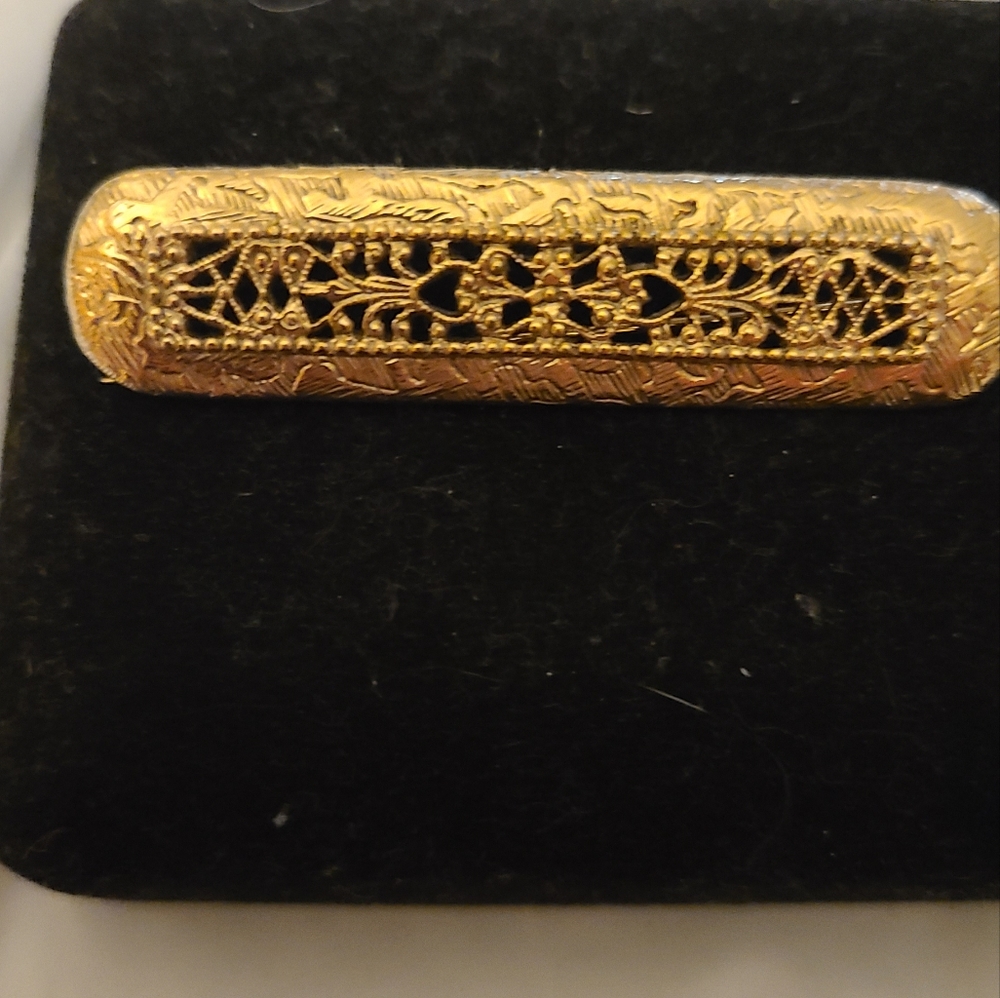 Filigree bar pin